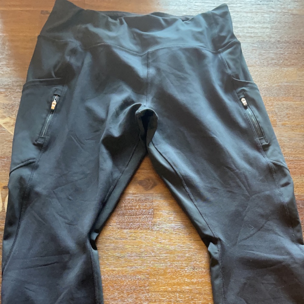 Worn once EUC Athleta zip pocket leggings